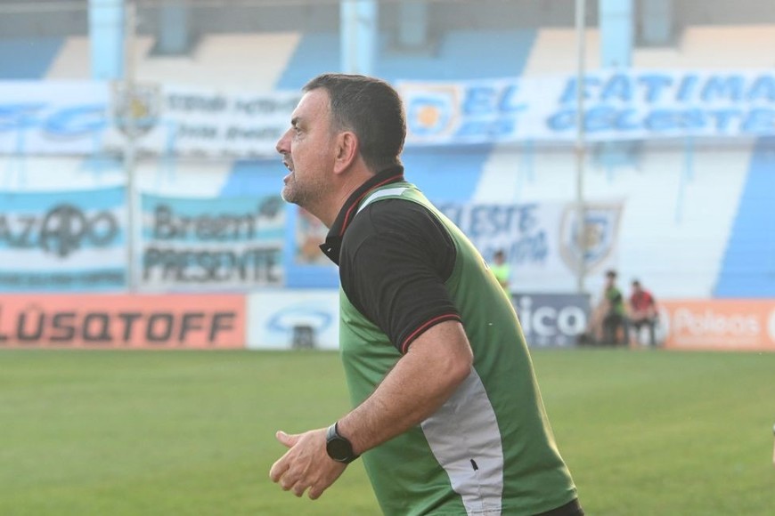 Diego Osella, DT de Colón. Foto: Gustavo Conti.