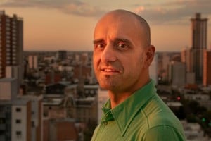 Franco Bongioanni, multiinstrumentista, compositor, productor y docente santafesino integrante de proyectos como Amorela, Barro y Paquito, presentará “Tierra dentro”, su primer disco solista.