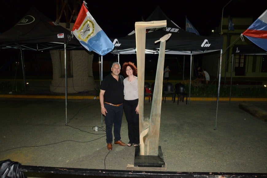 El jurado compuesto por Héctor Welschen, Nahuel Ramos y Ma. Teresa Serralunga eligió como obra ganadora a Carina Fabaro en la 4ta. edición. Foto: Archivo 