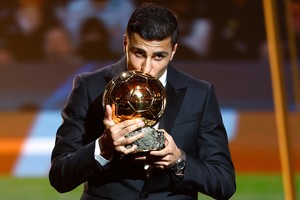 Soccer Football - Ballon d'Or - Theatre du Chatelet, Paris, France - October 28, 2024
Spain's and Manchester City's Rodri with the Ballon d'Or REUTERS/Sarah Meyssonnier