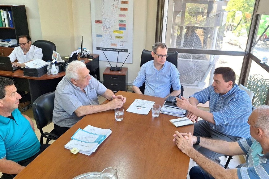 Vecinos sensiblemente emocionados agradecieron y reconocieron al Senador Sosa, sus incansables e insistentes gestiones para lograr ni más ni menos que el agua potable para este poblado ubicado en el corazón del departamento Vera.