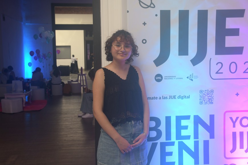 Antonella Labrea, estudiante secundaria del Liceo Rincón, de Ciudad del Plato (Uruguay), habló de su proyecto social destinado a la reinserción social de mujeres que estuvieron privadas de su libertad. Crédito: Manuel Fabatía
