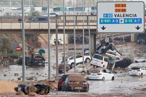 Damaged cars are seen along a road affected by torrential rains that caused flooding, on the outskirts of Valencia, Spain, October 31, 2024. REUTERS/Eva Manez     TPX IMAGES OF THE DAY