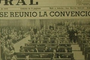 Primera plana de diario El Litoral del 30 de agosto de 1957 (detalle). Archivo.
