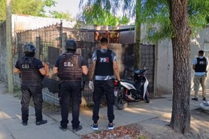 Se hicieron allanamientos en tres domicilios, uno en La Cortada, otro también cerca de es barrio en Calle Constituyentes y el restante en el barrio Belgrano de Avellaneda.