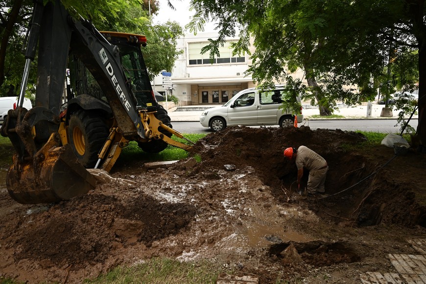 Trabajos sobre el socavón Urquiza y Bulevar. Crédito: Flavio Raina
