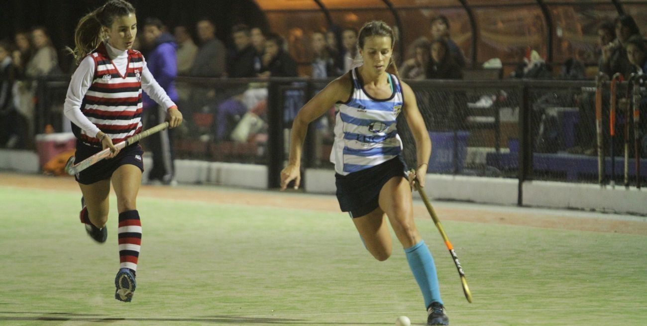 Florencia Villar defendiendo la camiseta del "Gitano". Archivo El Litoral 2013.