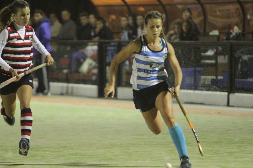 Florencia Villar defendiendo la camiseta del "Gitano". Archivo El Litoral 2013.