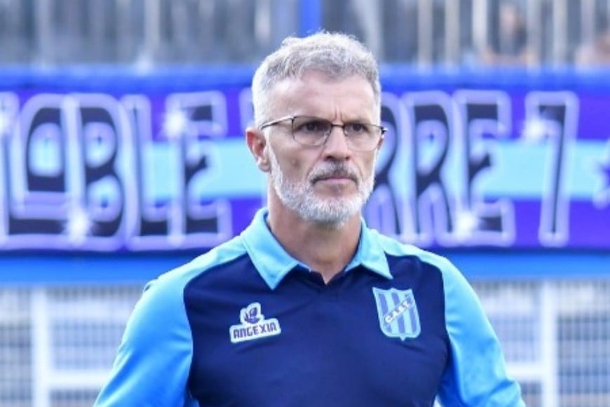 Le ganó las dos veces. Alfredo Grelak, el día que dirigió contra Colón en la Isla Maciel. Luego, pisaría como DT de San Telmo el Cementerio de Elefantes: en ambas ocasiones, el ex jugador de Quilmes descubrió la fórmula para ganarle al Sabalero.