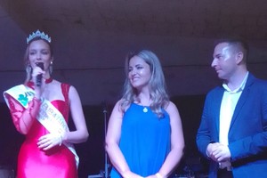 El jurado de la noche: dos reinas oriundas de Santa Clara, mandatos cumplidos y el secretario de Cultura de Arocena. Crédito: Adela Cruzado.