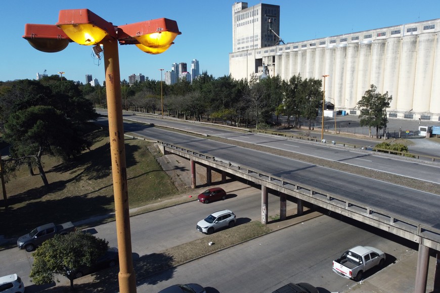 El nuevo sistema de alumbrado público, pronto a adjudicarse, demandará fondos municipales por casi 23 mil millones de pesos en el lapso de cinco años. Crédito: Luis Cetraro