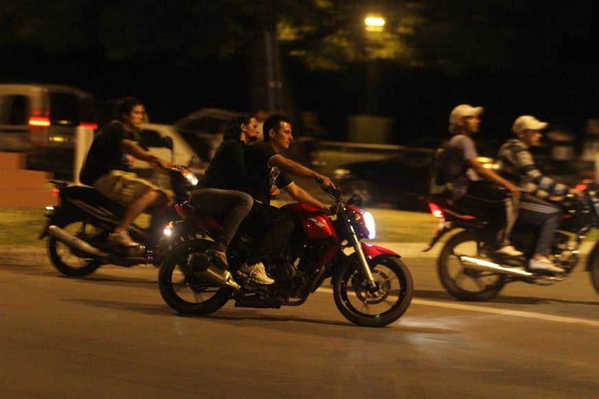 Reiterados reclamos de vecinos hartos del ruido y las maniobras peligrosas de motos. Crédito: El Litoral.