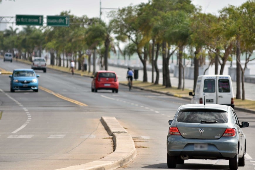 Del Colgante hasta Javier de la Rosa, unos cuatro kilómetros de extensión para el paseo.  Foto: Pablo Aguirre / Archivo