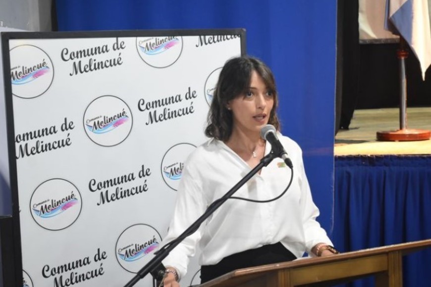 La presidente comunal Yamila Gallisso, durante el acto. Foto: Gentileza.