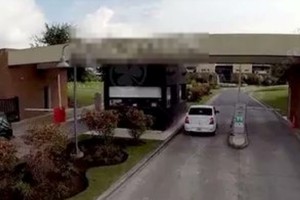 La entrada del country en Berazategui. Gentileza.