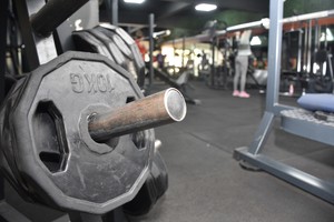 El aumento del riesgo a largo plazo se registra inclusive en aquellos que realizan actividad física de moderada a vigorosa, yendo, por ejemplo, 2 o 3 veces por semana al gimnasio, pero que pasan el resto del tiempo sentados.

Flavio Raina.