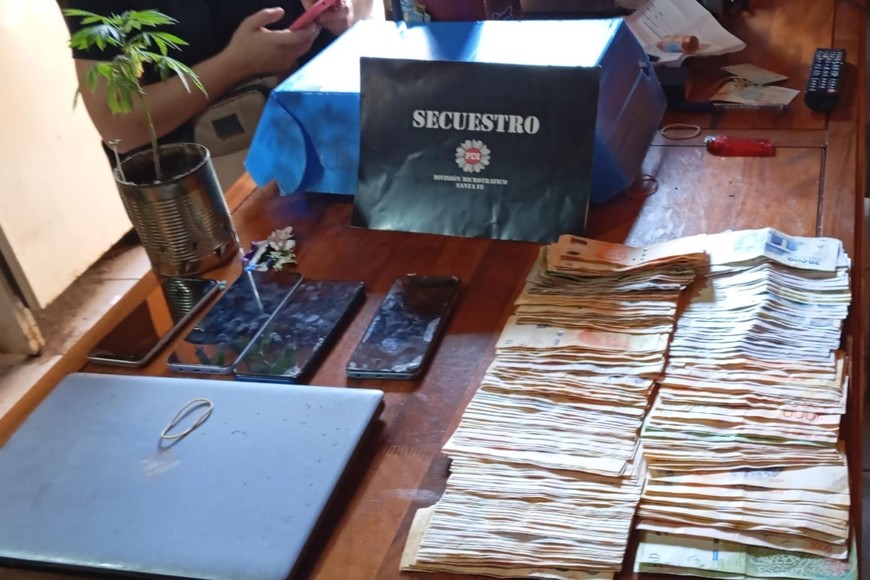 La PDI secuestró un arma de fuego, teléfonos, droga y otros elementos de interés para la investigación. Créditos: El Litoral