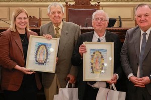 La Cámara de Senadores brindó un emotivo reconocimiento a dos históricos dirigentes políticos de la provincia: el ex gobernador Víctor Félix Reviglio y Luis Alberto Cáceres. Foto: Senado de la Provincia.