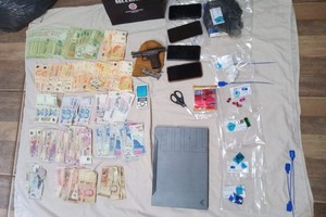 La PDI secuestró un arma de fuego, teléfonos, droga y otros elementos de interés para la investigación. Créditos: El Litoral