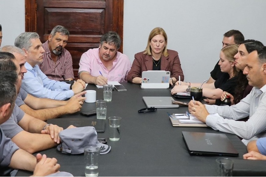 Scaglia, Cococcioni, Tejeda, Diana y Ramírez se reunieron en Coronda con autoridades del Servicio Penitenciario Federal. Foto: Gobierno de Santa Fe