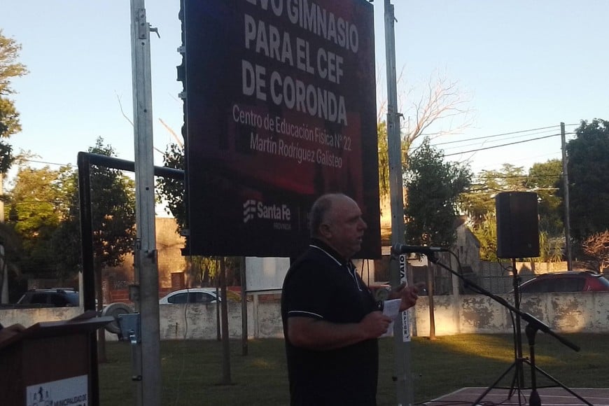 El director del CEF, Prof. J. E. Falbo, estuvo muy emocionado durante el acto.