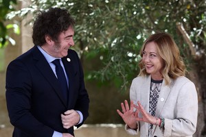 Javier Milei ya fue recibido por Giorgia Meloni en Savelletri, Italia, el 14 de junio durante la cumbre del G7. Crédito: Guglielmo Mangiapane/Reuters