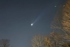 Representantes de las agencias federales que investigan los drones y que han informado a los funcionarios locales a puerta cerrada dijeron que los drones a veces parecen volar en un patrón coordinado y pueden estar en vuelo hasta seis horas, según el alcalde de Montvale, Nueva Jersey, Mike Ghassali.