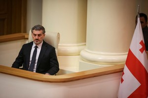 Al ser el único candidato registrado, Kavelashvili se llevó la mayoria de los votos en el evento electoral, en el sufragio celebrado en el Parlamento, y que fuera boicoteado por la oposición, de acuerdo con la Comisión Electoral Central de la república caucásica.
Credito: REUTERS/Irakli Gedenidze