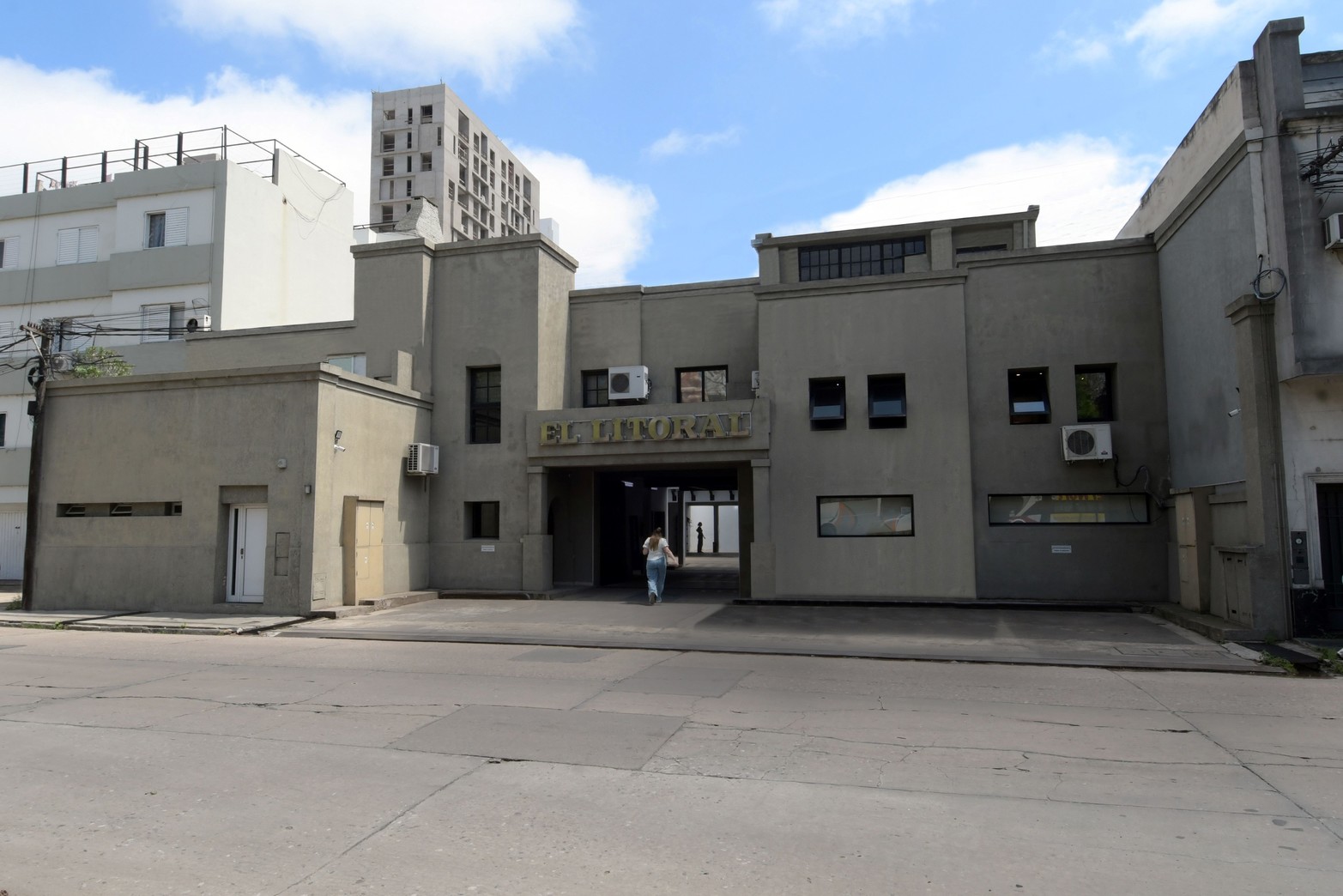 La fachada de las instalaciones de El Litoral desde 2014, sobre calle Belgrano al 2500.