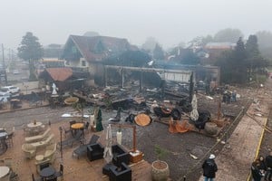 A drone view shows the site of a plane crash in the centre of Gramado, Rio Grande do Sul state, Brazil, December 22, 2024. Mauricio Tonetto/Rio Grande do Sul State Government/Handout via REUTERS    THIS IMAGE HAS BEEN SUPPLIED BY A THIRD PARTY       NO RESALES. NO ARCHIVES.
