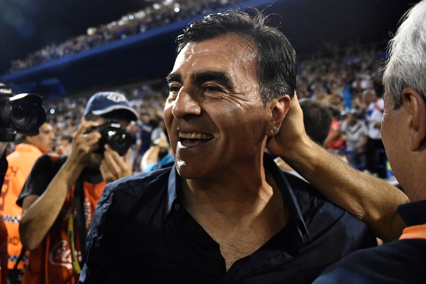 Soccer Football - Primera Division - Velez Sarsfield v Huracan - Estadio Jose Amalfitani, Buenos Aires, Argentina - December 15, 2024
Velez Sarsfield coach Gustavo Quinteros celebrates after winning the Primera Division
REUTERS/Cristina Sille
