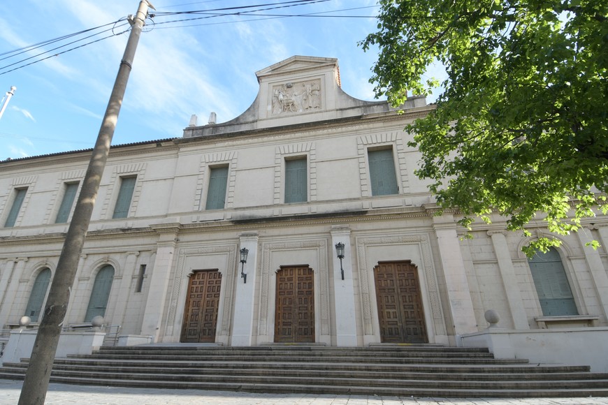 El claustro de profesores ratifica el apoyo al decanato. Crédito: Manuel Fabatía
