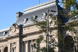 El mandatario provincial adelantó que en enero volverán las paritarias con los gremios del sector público. Foto: Flavio Raina.