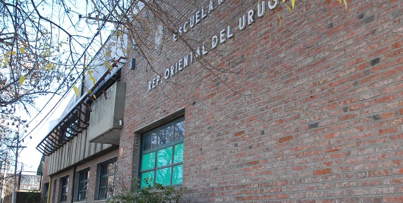 La escuela República Oriental del Uruguay (Av. López y Planes 5025) es otra de las instituciones con las que se estuvo dialogando para la implementación del camino seguro. Crédito: El Litoral