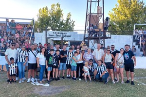 La ceremonia fue signada por un elevado nivel emotivo que, en cierto modo, eclipsó la derrota de Huracán que se debió conformar con el segundo puesto en el campeonato local, dado que el Campeón fue Central San Javier que lo derrotó por penales.