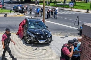 Como consecuencia del fuerte impacto el hombre murió en el acto y la mujer fue trasladada en grave estado con politraumatismos en la cabeza al Hospital Fernández.