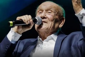 “Partió en paz y acompañado del amor de sus seres queridos”, comunicó su familia.