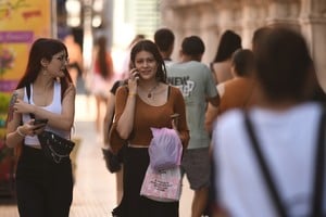 Anverso. Los jóvenes son los más optimistas, con un 65% que anticipa “un futuro mejor”, según el estudio. Crédito: Archivo El Litoral / Mauricio Garín