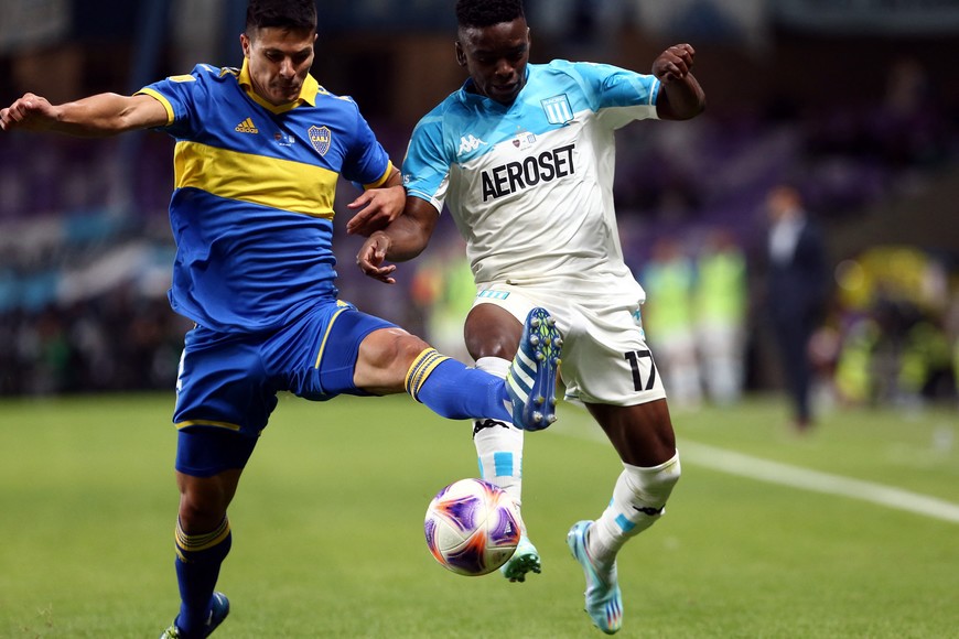 Soccer Football - Argentine Super Cup - Boca Juniors v Racing Club - Hazza bin Zayed Stadium, Al Ain, United Arab Emirates - January 20, 2023
Boca Juniors' Facundo Roncaglia in action with Racing Club's Johan Carbonero REUTERS/Satish Kumar