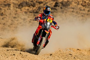 Kevin va recuperando su potencial de a poco y en esta ocasión finalizó entre los mejores 20 de la Etapa 1 en Motos. Fue 17° a una distancia con el puntero de 34m23s.
Credito: REUTERS/Maxim Shemetov