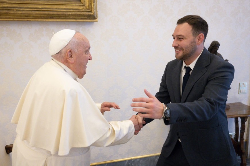 Su Santidad, el Papa Francisco, compartió una audiencia privada con el presidente, Matías Mariotto.