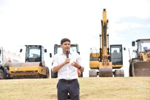 Con la presencia del gobernador, se inició la obra del tercer carril de la autopista, entre Rosario y San Lorenzo.