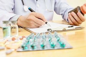 El reglamento define los pasos necesarios para que los ciudadanos puedan acceder a medicamentos esenciales.