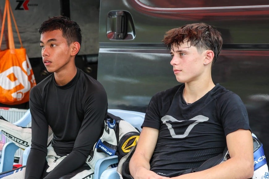 Perrone ha acumulado victorias y podios en campeonatos de base, lo que lo convierte en un fichaje estratégico para Tech3, apostando por él como la gran promesa para los próximos años en el campeonato de MotoGP.