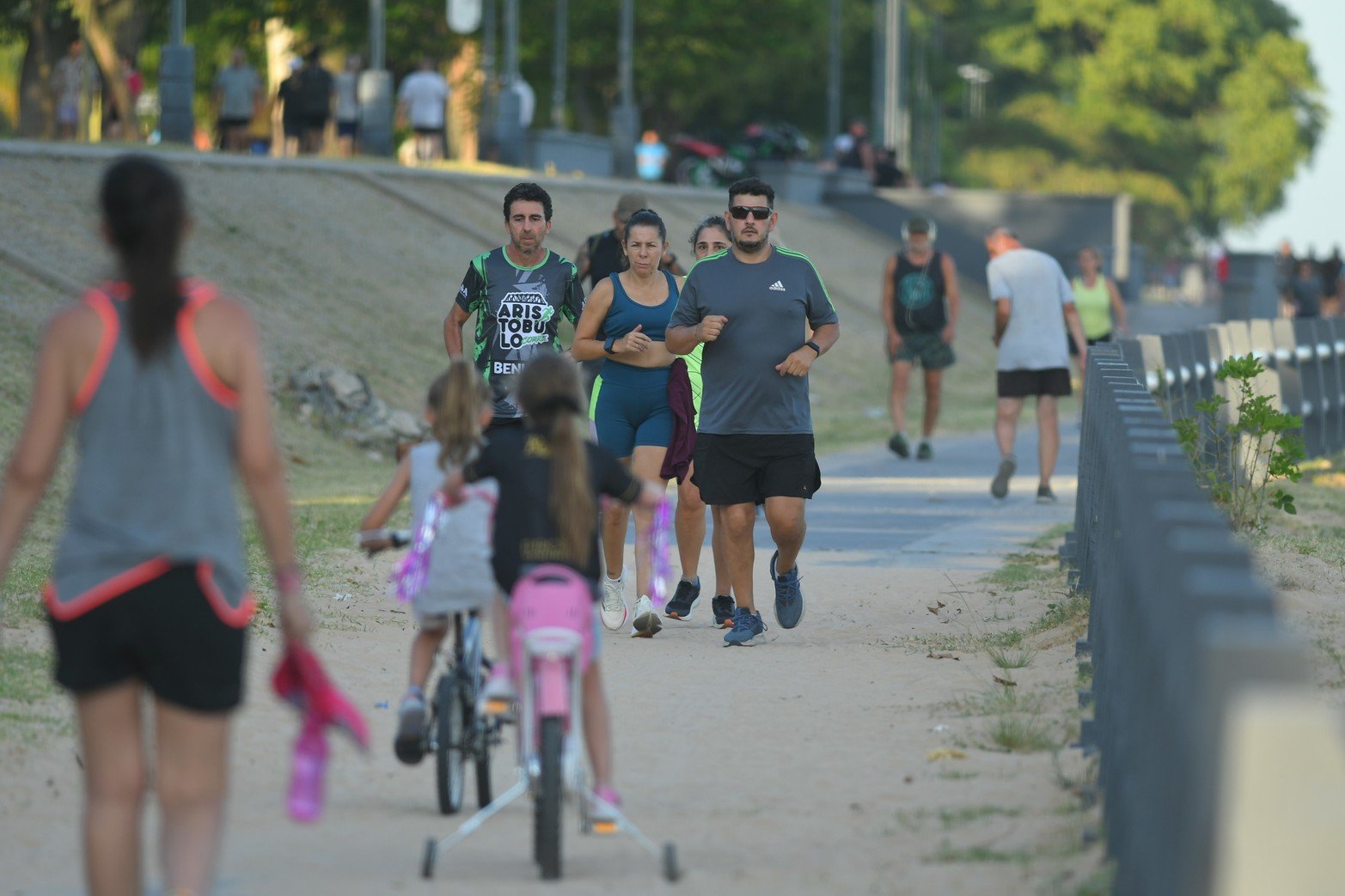 Tarde de la Luna del Lobo en la costanera santafesina