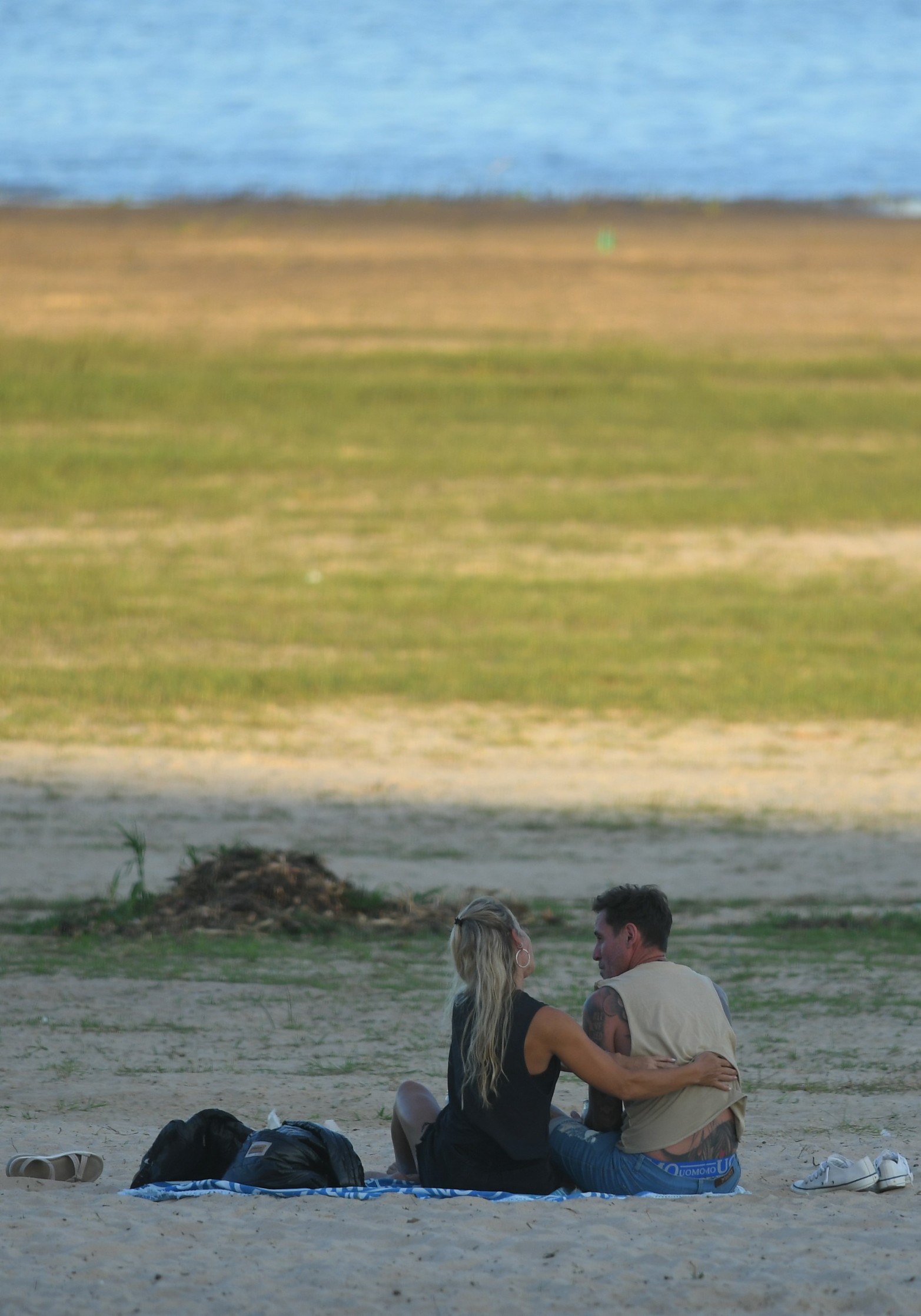 Tarde de la Luna del Lobo en la costanera santafesina