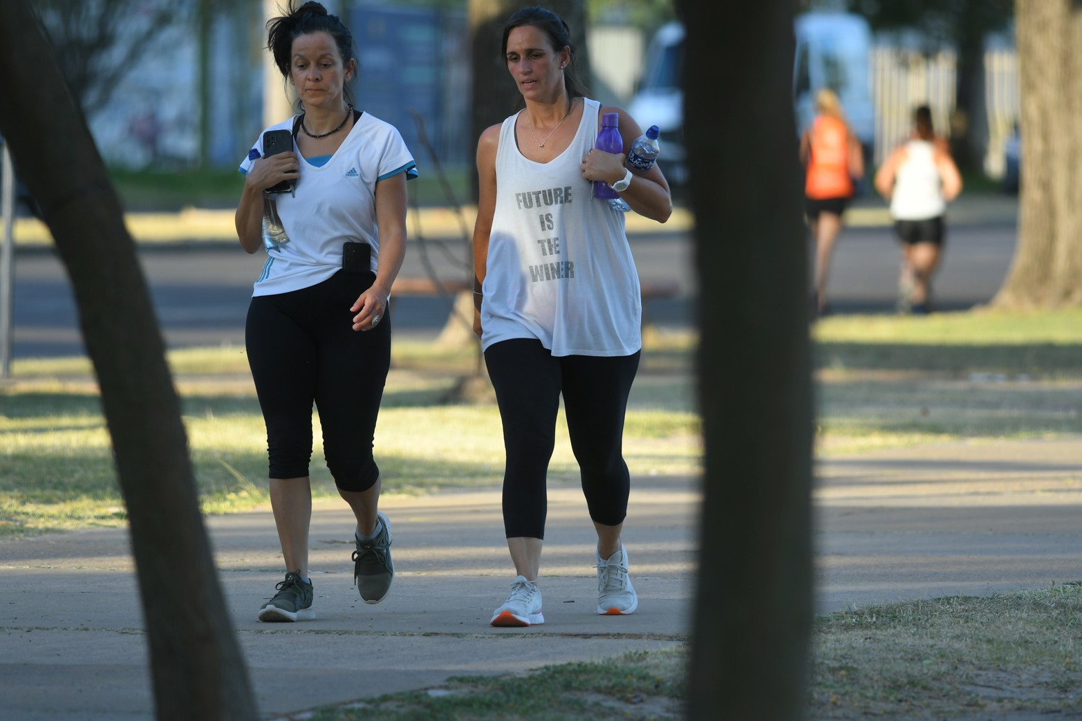 Tarde de la Luna del Lobo en la costanera santafesina