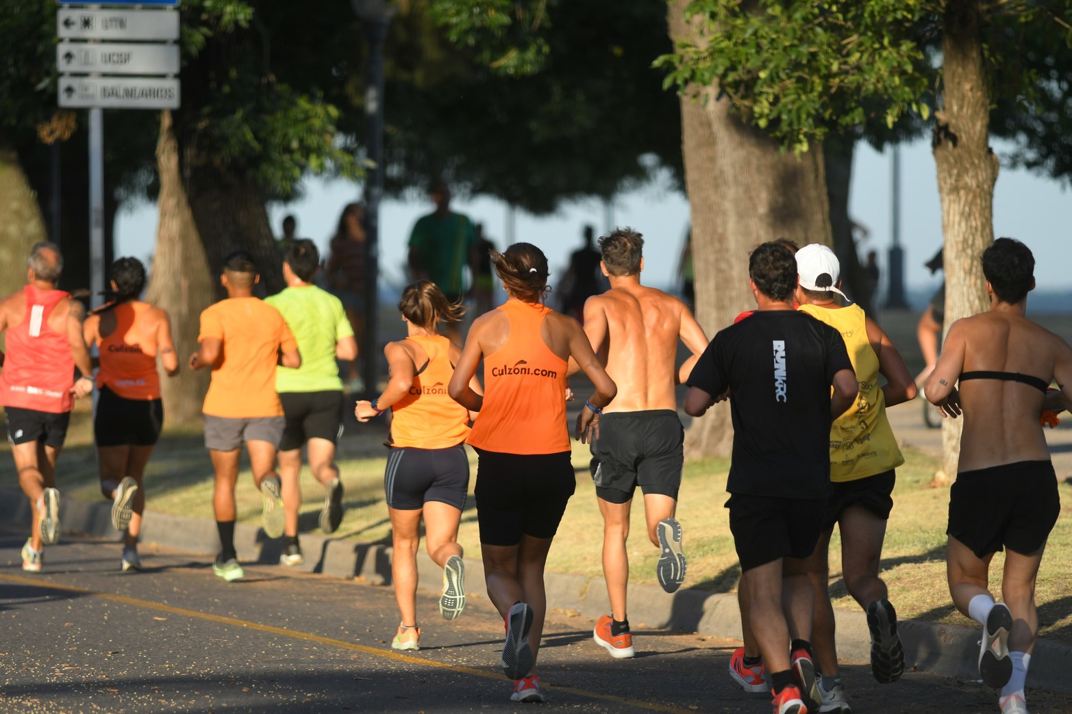 Tarde de la Luna del Lobo en la costanera santafesina