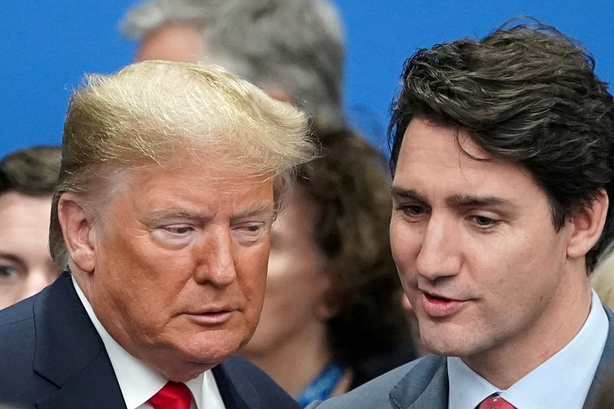 FILE PHOTO: U.S. President Donald Trump talks with Canada's Prime Minister Justin Trudeau during a North Atlantic Treaty Organization Plenary Session at the NATO summit in Watford, Britain, December 4, 2019. REUTERS/Kevin Lamarque/File Photo