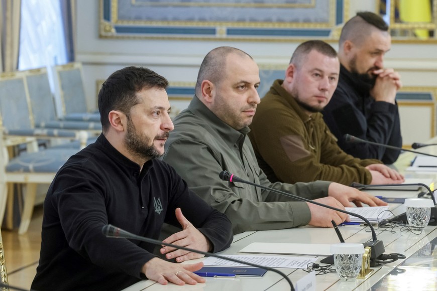 Ukraine's President Volodymyr Zelenskiy, Ukrainian Defence Minister Rustem Umerov, Deputy Head of Ukrainian President's Office Pavlo Palisa and Ukraine's presidential advisor Oleksandr Kamyshin meet with German Defence Minister Boris Pistorius, amid Russia's attack on Ukraine, in Kyiv, Ukraine January 14, 2025.REUTERS/Gleb Garanich